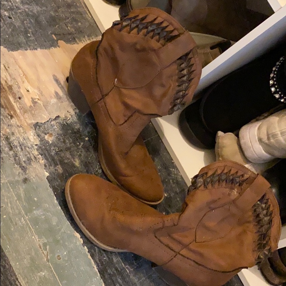 Brown suede ankle cowboy boots!